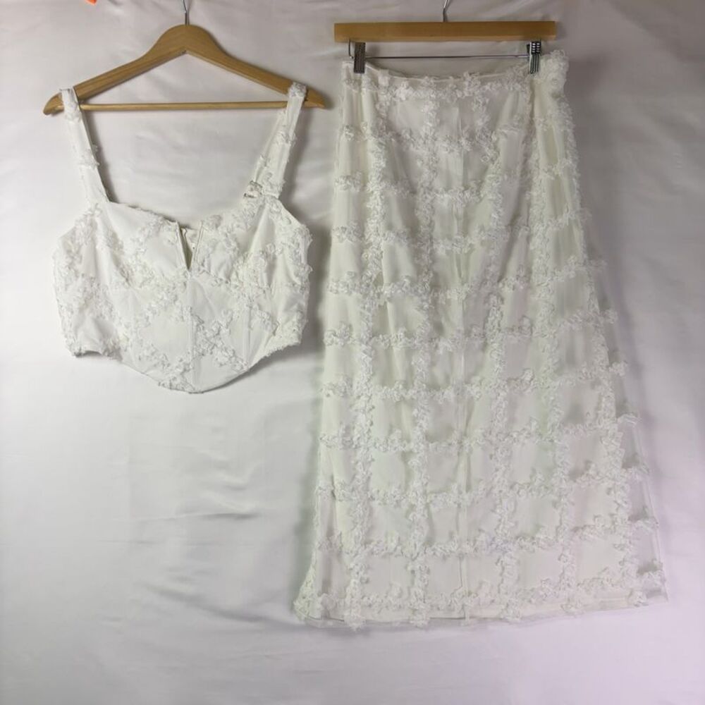 Elegant White Lace Skirt Set - Women's Two-Piece - Picture 2 of 7